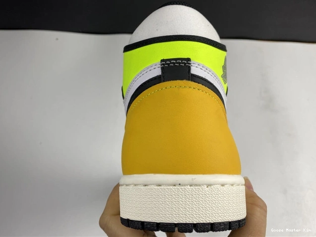 OG RETRO 555088-118 1 AIR 'VOLT JORDAN GOLD' HIGH 0722